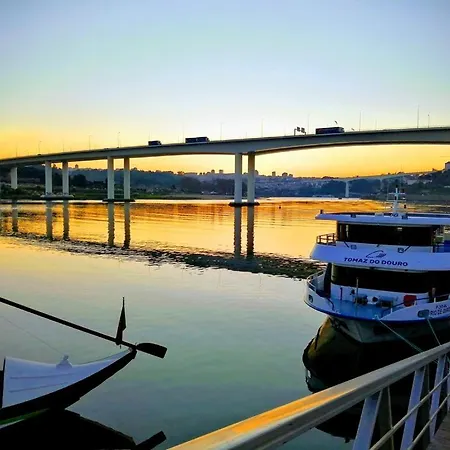Sleepboat Yacht In Douro 보트호텔