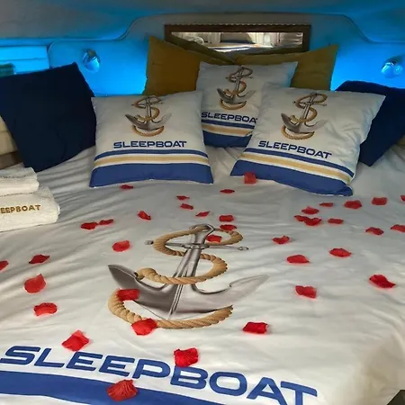 Sleepboat Yacht In Douro
