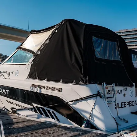 Sleepboat Yacht In Douro